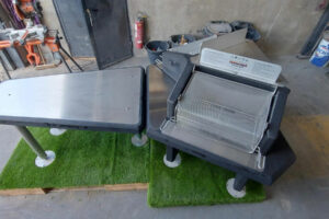 FG-2F-noir---inox-+-tablette-inox
