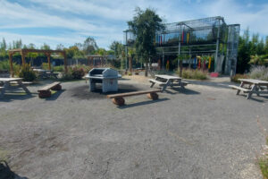 espace-jeux-et-son-barbecue