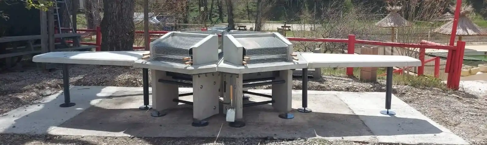 Barbecue collectif Fusion Grill accessible aux personnes à mobilité réduite