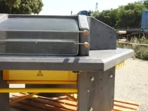 Barbecue collectif Fusion Grill avec foyer et table en inox