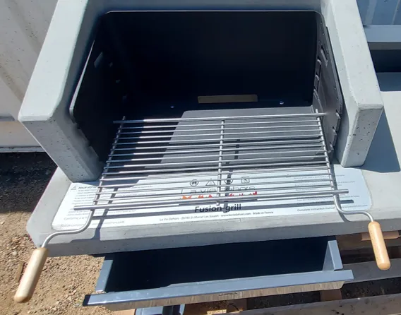 Espace de cuisson avec grille Espace de cuisson du barbecue Monofoyer équipé de sa grille