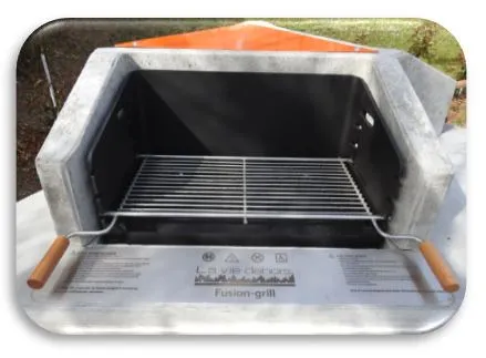 Grande grille de cuisson d’un barbecue collectif