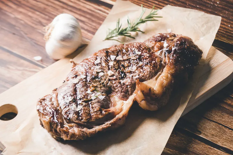 Steak au charbon de bois Steak au charbon de bois